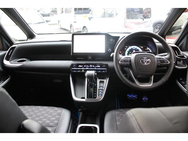 ヴォクシー ハイブリッドＳ－Ｚ　快適利便パッケージＨｉｇｈ／大画面ディスプレイ／フリップダウンモニター／ユニバーサルステップ／地デジＴＶ／ＤＶＤ／ＣＤ／バックカメラ／ブラインドスポットモニター／シートヒーター／三眼ＬＥＤヘッドライト（6枚目）