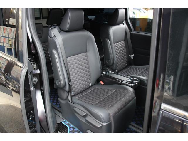 ヴォクシー ハイブリッドＳ－Ｚ　快適利便パッケージＨｉｇｈ／大画面ディスプレイ／フリップダウンモニター／ユニバーサルステップ／地デジＴＶ／ＤＶＤ／ＣＤ／バックカメラ／ブラインドスポットモニター／シートヒーター／三眼ＬＥＤヘッドライト（8枚目）