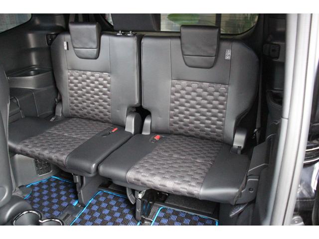 ヴォクシー ハイブリッドＳ－Ｚ　快適利便パッケージＨｉｇｈ／大画面ディスプレイ／フリップダウンモニター／ユニバーサルステップ／地デジＴＶ／ＤＶＤ／ＣＤ／バックカメラ／ブラインドスポットモニター／シートヒーター／三眼ＬＥＤヘッドライト（9枚目）