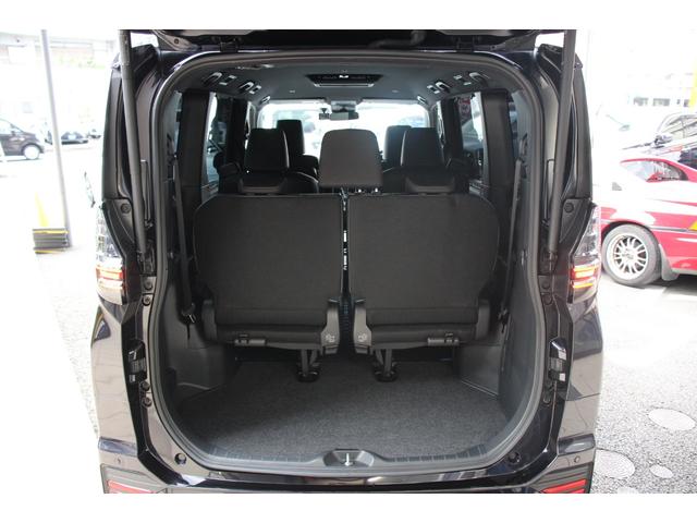 ヴォクシー ハイブリッドＳ－Ｚ　快適利便パッケージＨｉｇｈ／大画面ディスプレイ／フリップダウンモニター／ユニバーサルステップ／地デジＴＶ／ＤＶＤ／ＣＤ／バックカメラ／ブラインドスポットモニター／シートヒーター／三眼ＬＥＤヘッドライト（16枚目）