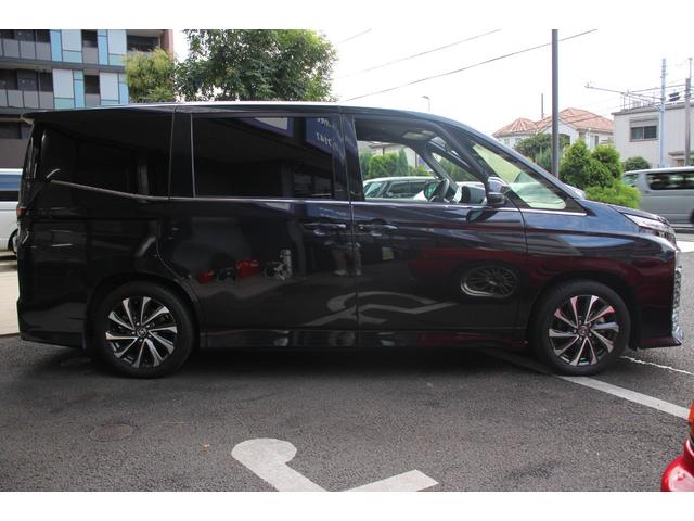 ヴォクシー ハイブリッドＳ－Ｚ　快適利便パッケージＨｉｇｈ／大画面ディスプレイ／フリップダウンモニター／ユニバーサルステップ／地デジＴＶ／ＤＶＤ／ＣＤ／バックカメラ／ブラインドスポットモニター／シートヒーター／三眼ＬＥＤヘッドライト（26枚目）