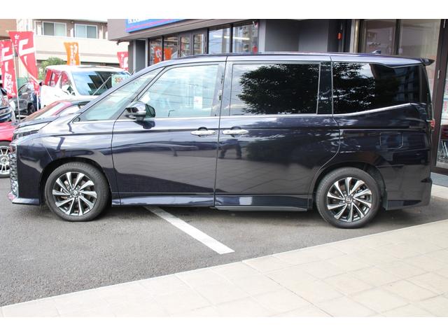 ヴォクシー ハイブリッドＳ－Ｚ　快適利便パッケージＨｉｇｈ／大画面ディスプレイ／フリップダウンモニター／ユニバーサルステップ／地デジＴＶ／ＤＶＤ／ＣＤ／バックカメラ／ブラインドスポットモニター／シートヒーター／三眼ＬＥＤヘッドライト（27枚目）