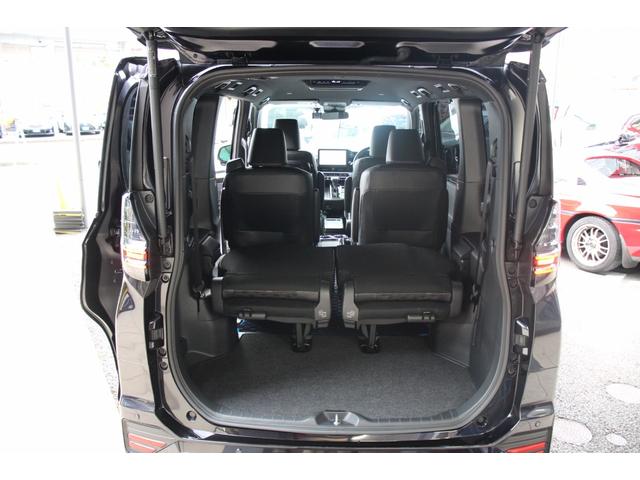 ヴォクシー ハイブリッドＳ－Ｚ　快適利便パッケージＨｉｇｈ／大画面ディスプレイ／フリップダウンモニター／ユニバーサルステップ／地デジＴＶ／ＤＶＤ／ＣＤ／バックカメラ／ブラインドスポットモニター／シートヒーター／三眼ＬＥＤヘッドライト（37枚目）