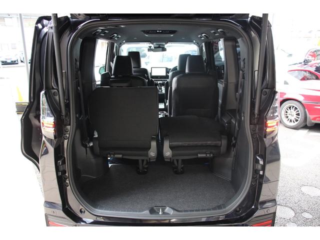 ヴォクシー ハイブリッドＳ－Ｚ　快適利便パッケージＨｉｇｈ／大画面ディスプレイ／フリップダウンモニター／ユニバーサルステップ／地デジＴＶ／ＤＶＤ／ＣＤ／バックカメラ／ブラインドスポットモニター／シートヒーター／三眼ＬＥＤヘッドライト（38枚目）