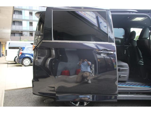 ヴォクシー ハイブリッドＳ－Ｚ　快適利便パッケージＨｉｇｈ／大画面ディスプレイ／フリップダウンモニター／ユニバーサルステップ／地デジＴＶ／ＤＶＤ／ＣＤ／バックカメラ／ブラインドスポットモニター／シートヒーター／三眼ＬＥＤヘッドライト（46枚目）