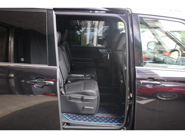 ヴォクシー ハイブリッドＳ－Ｚ　快適利便パッケージＨｉｇｈ／大画面ディスプレイ／フリップダウンモニター／ユニバーサルステップ／地デジＴＶ／ＤＶＤ／ＣＤ／バックカメラ／ブラインドスポットモニター／シートヒーター／三眼ＬＥＤヘッドライト（49枚目）