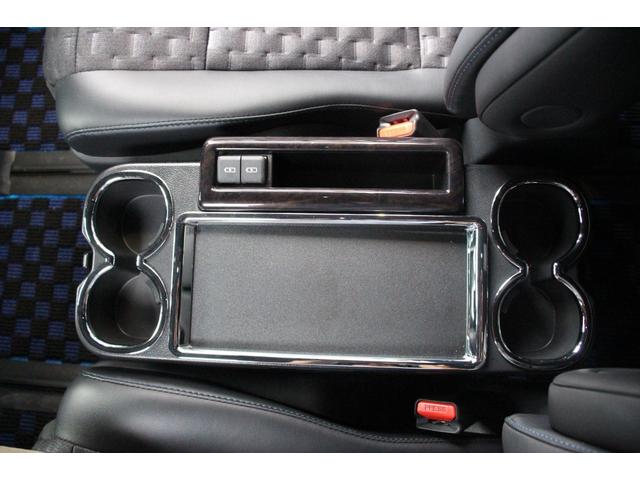 ヴォクシー ハイブリッドＳ－Ｚ　快適利便パッケージＨｉｇｈ／大画面ディスプレイ／フリップダウンモニター／ユニバーサルステップ／地デジＴＶ／ＤＶＤ／ＣＤ／バックカメラ／ブラインドスポットモニター／シートヒーター／三眼ＬＥＤヘッドライト（55枚目）