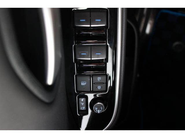 ヴォクシー ハイブリッドＳ－Ｚ　快適利便パッケージＨｉｇｈ／大画面ディスプレイ／フリップダウンモニター／ユニバーサルステップ／地デジＴＶ／ＤＶＤ／ＣＤ／バックカメラ／ブラインドスポットモニター／シートヒーター／三眼ＬＥＤヘッドライト（63枚目）