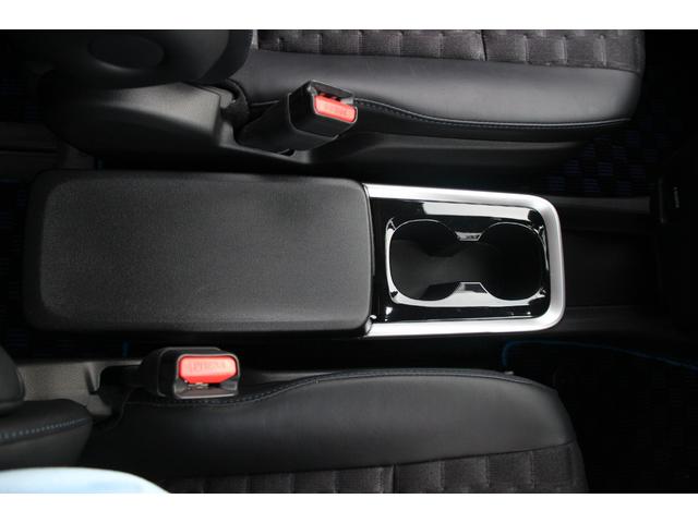 ヴォクシー ハイブリッドＳ－Ｚ　快適利便パッケージＨｉｇｈ／大画面ディスプレイ／フリップダウンモニター／ユニバーサルステップ／地デジＴＶ／ＤＶＤ／ＣＤ／バックカメラ／ブラインドスポットモニター／シートヒーター／三眼ＬＥＤヘッドライト（68枚目）