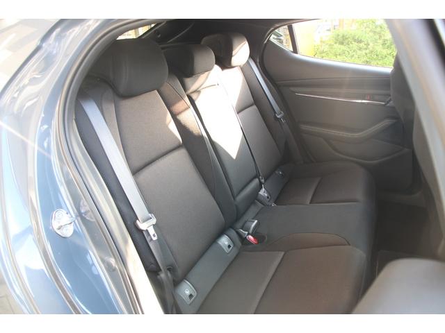 MAZDA3ファストバック 20Sプロアクティブ ツーリングセレクション シグネチャースタイル/360°セーフティパッケージ/フルセグ/アダプティブクルーズコントロール/LEDヘッドライト/BSM/シートヒーター/Bluetooth接続/寒冷地仕様/純正18AW(11枚目)