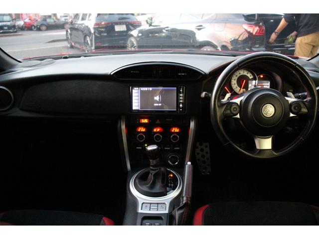 ８６ ＧＴリミテッド　後期型／禁煙／アルカンターラハーフレザーシート／リアウィング／ピュアレッド／ＭＴモード／ＬＥＤライト／フロント＆リアフォグ／シートヒーター／社外ナビ／バックカメラ／フルセグ／Ｂｌｕｅｔｏｏｔｈ／ＥＴＣ（6枚目）