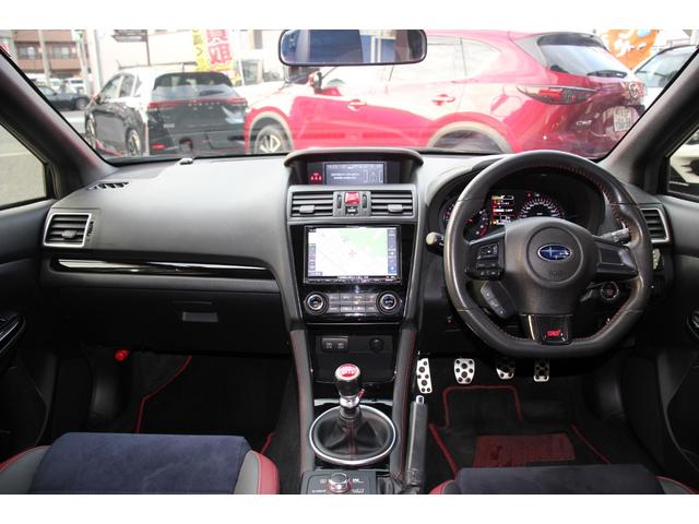 インパネ周りの使用感も少なく、状態の良いお車です！ご不明点やご来店のお際は是非お電話でご連絡下さい！