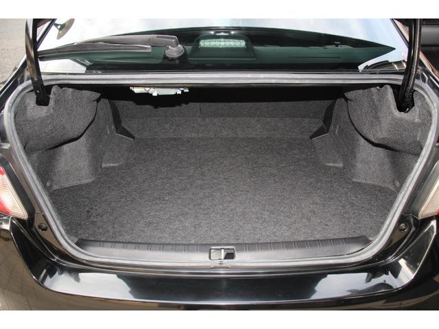 幅・奥行き共に十分なスペースを確保したトランクルームです！日常のお買い物や旅行にも対応したスペースを確保していますので是非現車を確認して下さい！