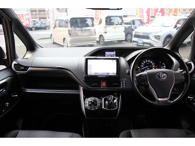 ヴォクシー ハイブリッドZS 煌II 後期型/TRDエアロ/7人乗り/ALPINE9インチSDナビ/両側パワースライド/衝突軽減ブレーキ/禁煙車/オートマチックハイビーム/クリアランスソナー/クルーズコントロール/シートヒーター/(12枚目)