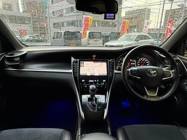 インパネ周りの使用感も少なく、状態の良いお車です！ご不明点やご来店のお際は是非お電話でご連絡下さい！