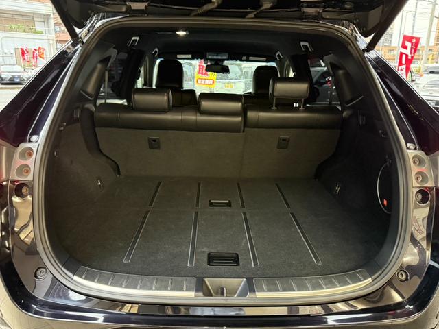 ラゲッジスペースも充実しております！シートアレンジ次第では大きな荷物も積めますよ！ご不明点やご来店のお際は是非お電話でご連絡下さい！