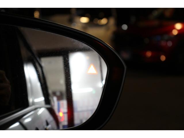☆ブラインドスポットモニター付き！走行中の死角となるお車を検知してくれるうれしい装備となります。