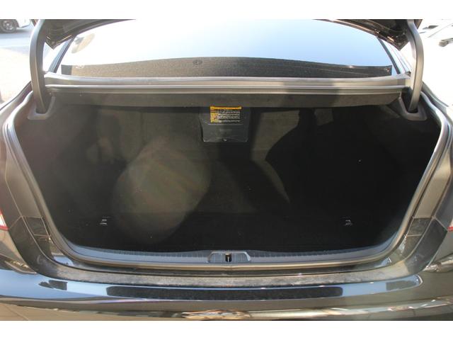 幅・奥行き共に十分なスペースを確保したトランクルームです！日常のお買い物や旅行にも対応したスペースを確保していますので是非現車を確認して下さい！