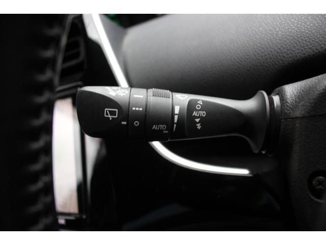 プリウス Ａツーリングセレクション　ＩＣＯＮＩＣモデリスタエアロ／モデリスタ１７インチＡＷ／セーフティセンス／ナビレディセット／アダプティブクルーズコントロール／レザーシート／パワーシート／シートヒーター／ブラインドスポットモニター（17枚目）