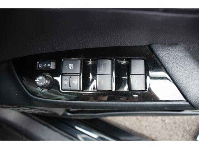 プリウス Ａツーリングセレクション　ＩＣＯＮＩＣモデリスタエアロ／モデリスタ１７インチＡＷ／セーフティセンス／ナビレディセット／アダプティブクルーズコントロール／レザーシート／パワーシート／シートヒーター／ブラインドスポットモニター（18枚目）