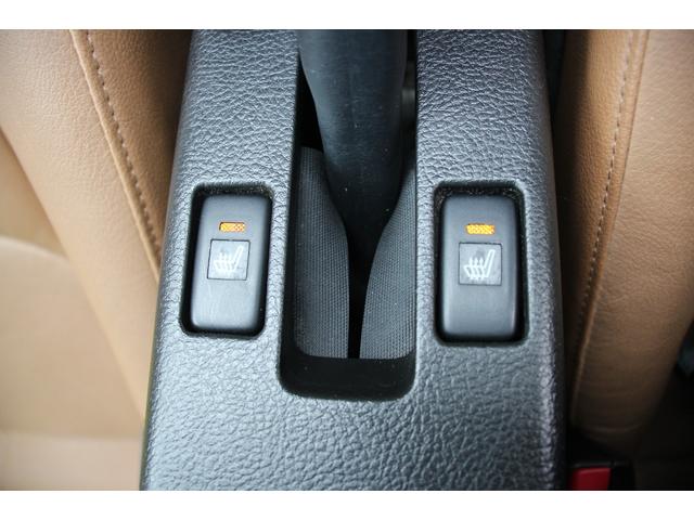 コペン タンレザーエディション　禁煙車／５ＭＴ／ターボ付き／タンレザーシート／オープン／ＣＣスポーツエアロ（Ｆ・Ｒ）／純正ＭＯＭＯウッドコンビハンドル／前席シートヒーター／社外１５インチアルミホイール／Ｂｌｕｅｔｏｏｔｈ接続／ＥＴＣ（8枚目）