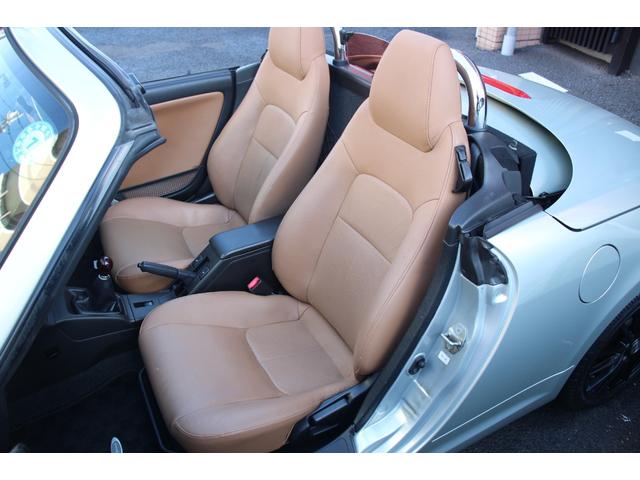 コペン タンレザーエディション　禁煙車／５ＭＴ／ターボ付き／タンレザーシート／オープン／ＣＣスポーツエアロ（Ｆ・Ｒ）／純正ＭＯＭＯウッドコンビハンドル／前席シートヒーター／社外１５インチアルミホイール／Ｂｌｕｅｔｏｏｔｈ接続／ＥＴＣ（9枚目）