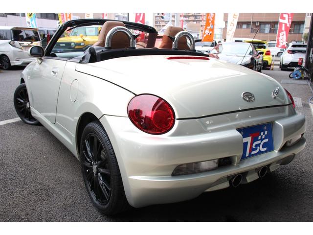 コペン タンレザーエディション　禁煙車／５ＭＴ／ターボ付き／タンレザーシート／オープン／ＣＣスポーツエアロ（Ｆ・Ｒ）／純正ＭＯＭＯウッドコンビハンドル／前席シートヒーター／社外１５インチアルミホイール／Ｂｌｕｅｔｏｏｔｈ接続／ＥＴＣ（23枚目）