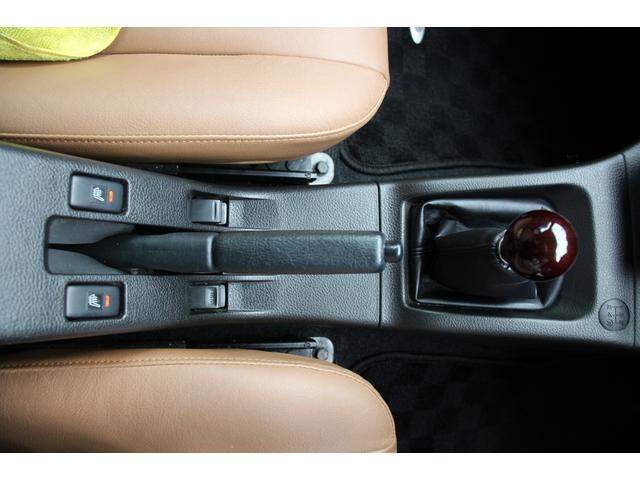 コペン タンレザーエディション　禁煙車／５ＭＴ／ターボ付き／タンレザーシート／オープン／ＣＣスポーツエアロ（Ｆ・Ｒ）／純正ＭＯＭＯウッドコンビハンドル／前席シートヒーター／社外１５インチアルミホイール／Ｂｌｕｅｔｏｏｔｈ接続／ＥＴＣ（56枚目）