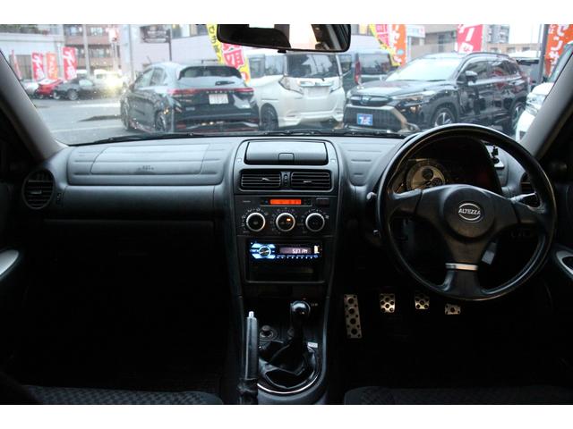 アルテッツァ ＲＳ２００　リミテッドＩＩ　後期型／タイミングベルト８５．０００キロ時交換済み／６ＭＴ車／禁煙車／ＲＳ－Ｒマフラー／リアスポイラー／トルセンＬＳＤ／ＨＩＤヘッドライト／オートライト／ＣＤ再生／ミュージックプレイヤー接続可／ＵＳＢ（5枚目）