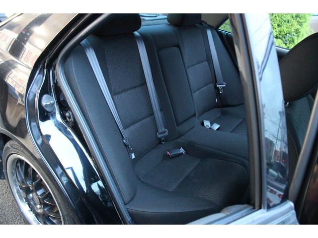 アルテッツァ ＲＳ２００　リミテッドＩＩ　後期型／タイミングベルト８５．０００キロ時交換済み／６ＭＴ車／禁煙車／ＲＳ－Ｒマフラー／リアスポイラー／トルセンＬＳＤ／ＨＩＤヘッドライト／オートライト／ＣＤ再生／ミュージックプレイヤー接続可／ＵＳＢ（9枚目）