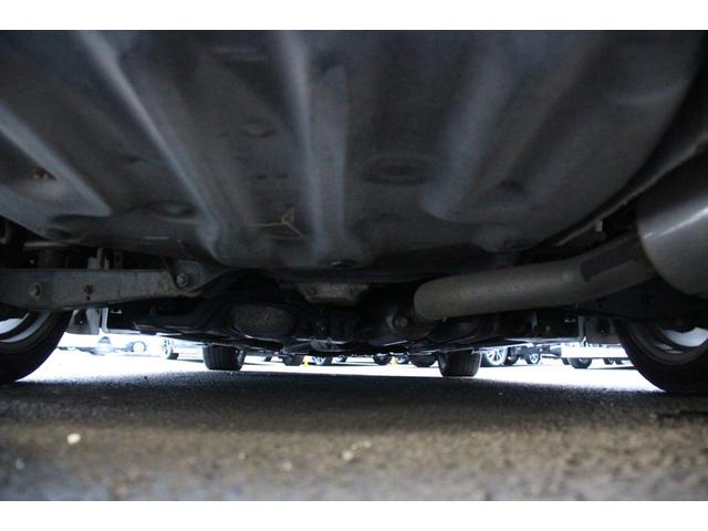 アルテッツァ ＲＳ２００　リミテッドＩＩ　後期型／タイミングベルト８５．０００キロ時交換済み／６ＭＴ車／禁煙車／ＲＳ－Ｒマフラー／リアスポイラー／トルセンＬＳＤ／ＨＩＤヘッドライト／オートライト／ＣＤ再生／ミュージックプレイヤー接続可／ＵＳＢ（11枚目）