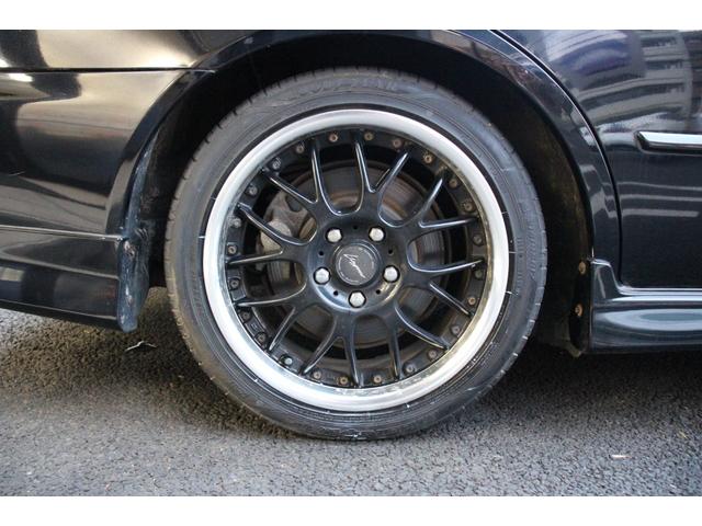 アルテッツァ ＲＳ２００　リミテッドＩＩ　後期型／タイミングベルト８５．０００キロ時交換済み／６ＭＴ車／禁煙車／ＲＳ－Ｒマフラー／リアスポイラー／トルセンＬＳＤ／ＨＩＤヘッドライト／オートライト／ＣＤ再生／ミュージックプレイヤー接続可／ＵＳＢ（14枚目）