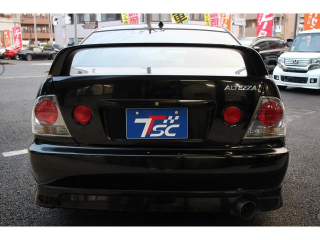 アルテッツァ ＲＳ２００　リミテッドＩＩ　後期型／タイミングベルト８５．０００キロ時交換済み／６ＭＴ車／禁煙車／ＲＳ－Ｒマフラー／リアスポイラー／トルセンＬＳＤ／ＨＩＤヘッドライト／オートライト／ＣＤ再生／ミュージックプレイヤー接続可／ＵＳＢ（19枚目）