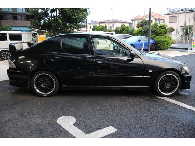 アルテッツァ ＲＳ２００　リミテッドＩＩ　後期型／タイミングベルト８５．０００キロ時交換済み／６ＭＴ車／禁煙車／ＲＳ－Ｒマフラー／リアスポイラー／トルセンＬＳＤ／ＨＩＤヘッドライト／オートライト／ＣＤ再生／ミュージックプレイヤー接続可／ＵＳＢ（20枚目）