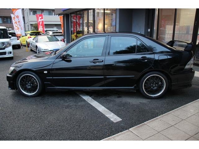 アルテッツァ ＲＳ２００　リミテッドＩＩ　後期型／タイミングベルト８５．０００キロ時交換済み／６ＭＴ車／禁煙車／ＲＳ－Ｒマフラー／リアスポイラー／トルセンＬＳＤ／ＨＩＤヘッドライト／オートライト／ＣＤ再生／ミュージックプレイヤー接続可／ＵＳＢ（21枚目）