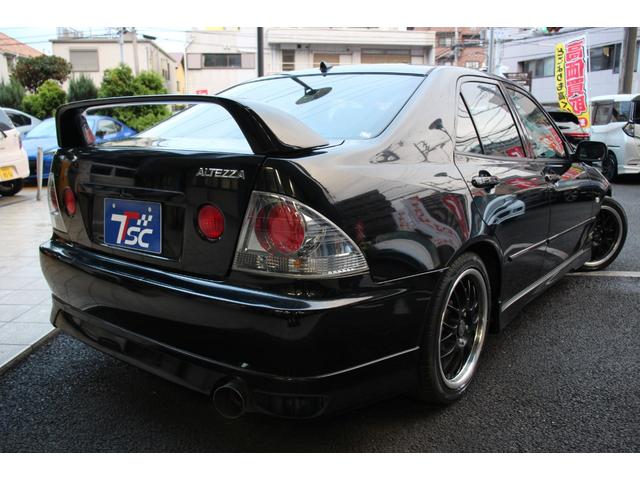 アルテッツァ ＲＳ２００　リミテッドＩＩ　後期型／タイミングベルト８５．０００キロ時交換済み／６ＭＴ車／禁煙車／ＲＳ－Ｒマフラー／リアスポイラー／トルセンＬＳＤ／ＨＩＤヘッドライト／オートライト／ＣＤ再生／ミュージックプレイヤー接続可／ＵＳＢ（22枚目）