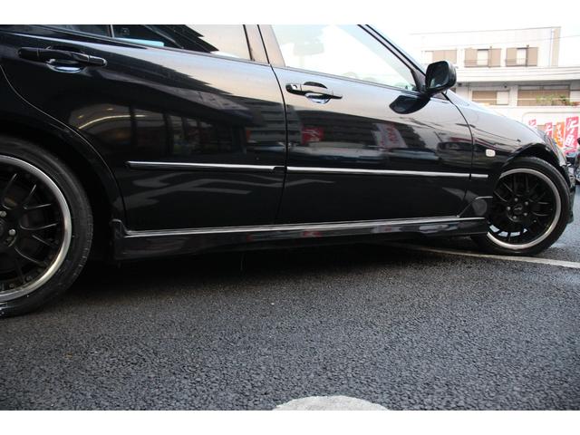 アルテッツァ ＲＳ２００　リミテッドＩＩ　後期型／タイミングベルト８５．０００キロ時交換済み／６ＭＴ車／禁煙車／ＲＳ－Ｒマフラー／リアスポイラー／トルセンＬＳＤ／ＨＩＤヘッドライト／オートライト／ＣＤ再生／ミュージックプレイヤー接続可／ＵＳＢ（23枚目）