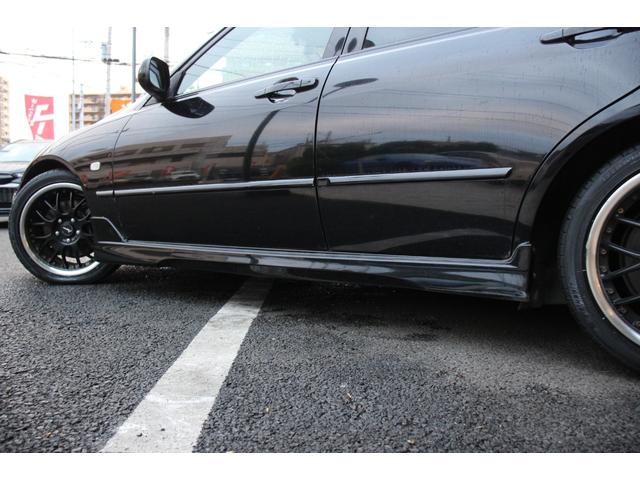 アルテッツァ ＲＳ２００　リミテッドＩＩ　後期型／タイミングベルト８５．０００キロ時交換済み／６ＭＴ車／禁煙車／ＲＳ－Ｒマフラー／リアスポイラー／トルセンＬＳＤ／ＨＩＤヘッドライト／オートライト／ＣＤ再生／ミュージックプレイヤー接続可／ＵＳＢ（25枚目）