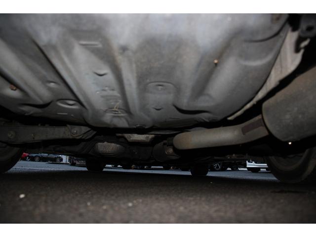 アルテッツァ ＲＳ２００　リミテッドＩＩ　後期型／タイミングベルト８５．０００キロ時交換済み／６ＭＴ車／禁煙車／ＲＳ－Ｒマフラー／リアスポイラー／トルセンＬＳＤ／ＨＩＤヘッドライト／オートライト／ＣＤ再生／ミュージックプレイヤー接続可／ＵＳＢ（26枚目）