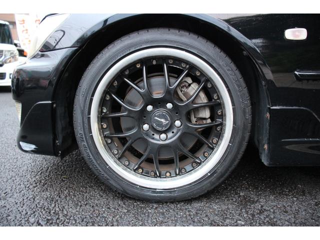 アルテッツァ ＲＳ２００　リミテッドＩＩ　後期型／タイミングベルト８５．０００キロ時交換済み／６ＭＴ車／禁煙車／ＲＳ－Ｒマフラー／リアスポイラー／トルセンＬＳＤ／ＨＩＤヘッドライト／オートライト／ＣＤ再生／ミュージックプレイヤー接続可／ＵＳＢ（29枚目）