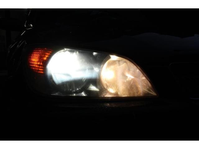 アルテッツァ ＲＳ２００　リミテッドＩＩ　後期型／タイミングベルト８５．０００キロ時交換済み／６ＭＴ車／禁煙車／ＲＳ－Ｒマフラー／リアスポイラー／トルセンＬＳＤ／ＨＩＤヘッドライト／オートライト／ＣＤ再生／ミュージックプレイヤー接続可／ＵＳＢ（31枚目）