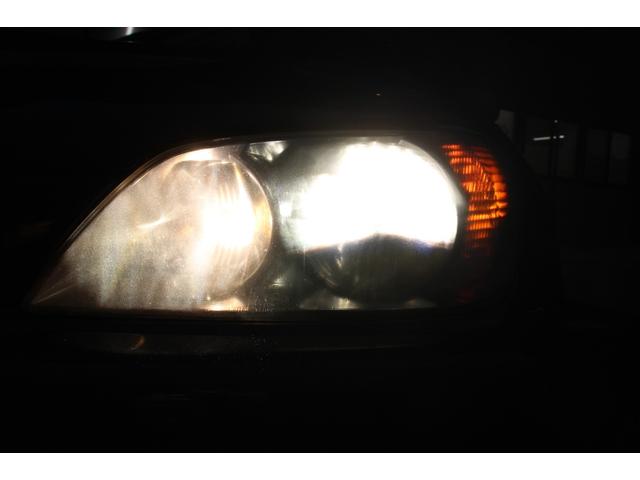 アルテッツァ ＲＳ２００　リミテッドＩＩ　後期型／タイミングベルト８５．０００キロ時交換済み／６ＭＴ車／禁煙車／ＲＳ－Ｒマフラー／リアスポイラー／トルセンＬＳＤ／ＨＩＤヘッドライト／オートライト／ＣＤ再生／ミュージックプレイヤー接続可／ＵＳＢ（32枚目）