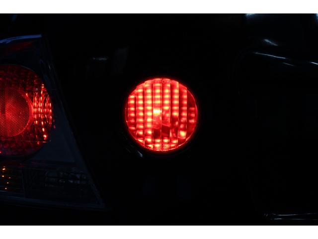 アルテッツァ ＲＳ２００　リミテッドＩＩ　後期型／タイミングベルト８５．０００キロ時交換済み／６ＭＴ車／禁煙車／ＲＳ－Ｒマフラー／リアスポイラー／トルセンＬＳＤ／ＨＩＤヘッドライト／オートライト／ＣＤ再生／ミュージックプレイヤー接続可／ＵＳＢ（38枚目）