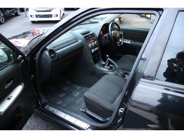 アルテッツァ ＲＳ２００　リミテッドＩＩ　後期型／タイミングベルト８５．０００キロ時交換済み／６ＭＴ車／禁煙車／ＲＳ－Ｒマフラー／リアスポイラー／トルセンＬＳＤ／ＨＩＤヘッドライト／オートライト／ＣＤ再生／ミュージックプレイヤー接続可／ＵＳＢ（48枚目）