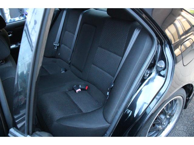 アルテッツァ ＲＳ２００　リミテッドＩＩ　後期型／タイミングベルト８５．０００キロ時交換済み／６ＭＴ車／禁煙車／ＲＳ－Ｒマフラー／リアスポイラー／トルセンＬＳＤ／ＨＩＤヘッドライト／オートライト／ＣＤ再生／ミュージックプレイヤー接続可／ＵＳＢ（49枚目）