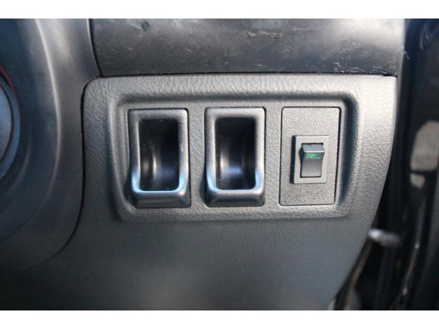 アルテッツァ ＲＳ２００　リミテッドＩＩ　後期型／タイミングベルト８５．０００キロ時交換済み／６ＭＴ車／禁煙車／ＲＳ－Ｒマフラー／リアスポイラー／トルセンＬＳＤ／ＨＩＤヘッドライト／オートライト／ＣＤ再生／ミュージックプレイヤー接続可／ＵＳＢ（54枚目）