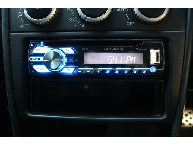 アルテッツァ ＲＳ２００　リミテッドＩＩ　後期型／タイミングベルト８５．０００キロ時交換済み／６ＭＴ車／禁煙車／ＲＳ－Ｒマフラー／リアスポイラー／トルセンＬＳＤ／ＨＩＤヘッドライト／オートライト／ＣＤ再生／ミュージックプレイヤー接続可／ＵＳＢ（57枚目）