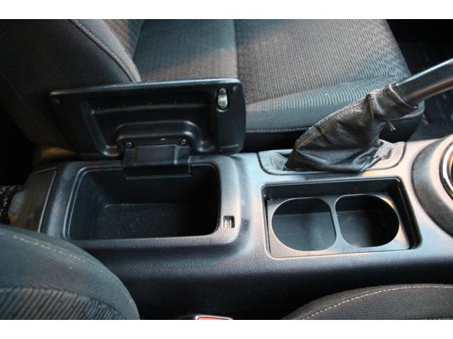 アルテッツァ ＲＳ２００　リミテッドＩＩ　後期型／タイミングベルト８５．０００キロ時交換済み／６ＭＴ車／禁煙車／ＲＳ－Ｒマフラー／リアスポイラー／トルセンＬＳＤ／ＨＩＤヘッドライト／オートライト／ＣＤ再生／ミュージックプレイヤー接続可／ＵＳＢ（60枚目）