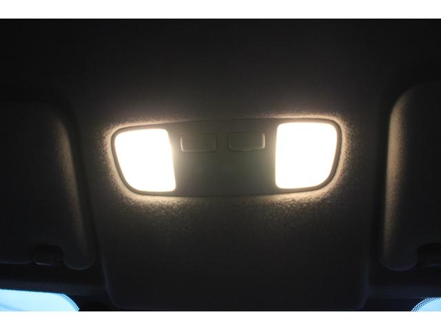 アルテッツァ ＲＳ２００　リミテッドＩＩ　後期型／タイミングベルト８５．０００キロ時交換済み／６ＭＴ車／禁煙車／ＲＳ－Ｒマフラー／リアスポイラー／トルセンＬＳＤ／ＨＩＤヘッドライト／オートライト／ＣＤ再生／ミュージックプレイヤー接続可／ＵＳＢ（61枚目）