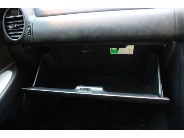 アルテッツァ ＲＳ２００　リミテッドＩＩ　後期型／タイミングベルト８５．０００キロ時交換済み／６ＭＴ車／禁煙車／ＲＳ－Ｒマフラー／リアスポイラー／トルセンＬＳＤ／ＨＩＤヘッドライト／オートライト／ＣＤ再生／ミュージックプレイヤー接続可／ＵＳＢ（62枚目）